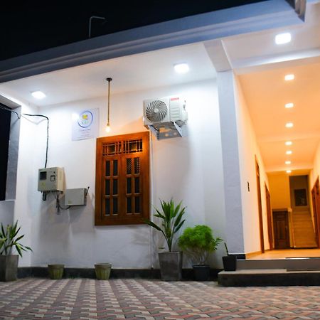 Ocean Grace Bed and Breakfast Arugam Bay Buitenkant foto