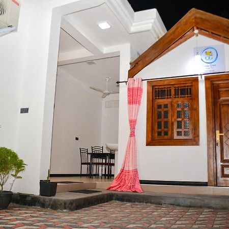 Ocean Grace Bed and Breakfast Arugam Bay Buitenkant foto
